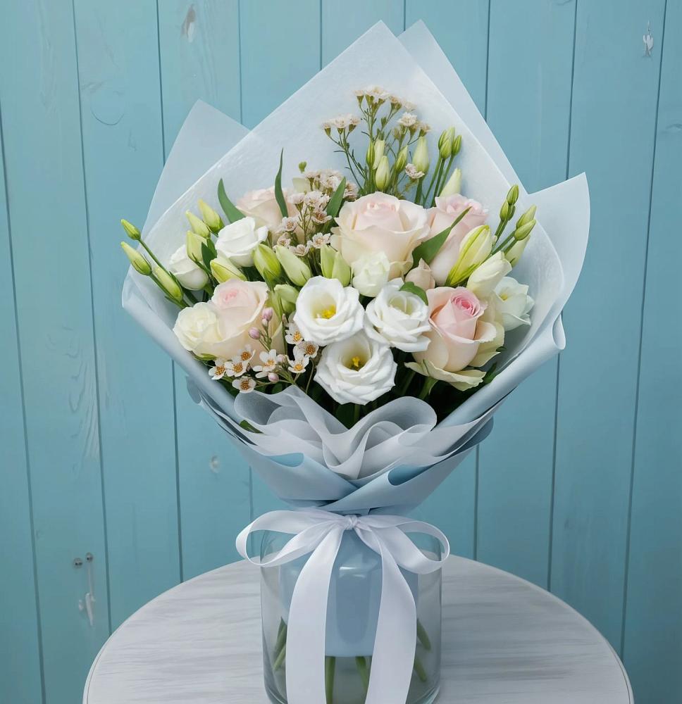 Букет цветов из: Розы и Лизиантусы в Курагино