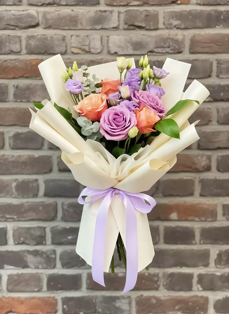 Букет цветов из: Лизиантусы и Розы в Курагино