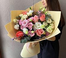 Букет цветов из:  Розы, Лизиантусы и Гвоздики в Курагино