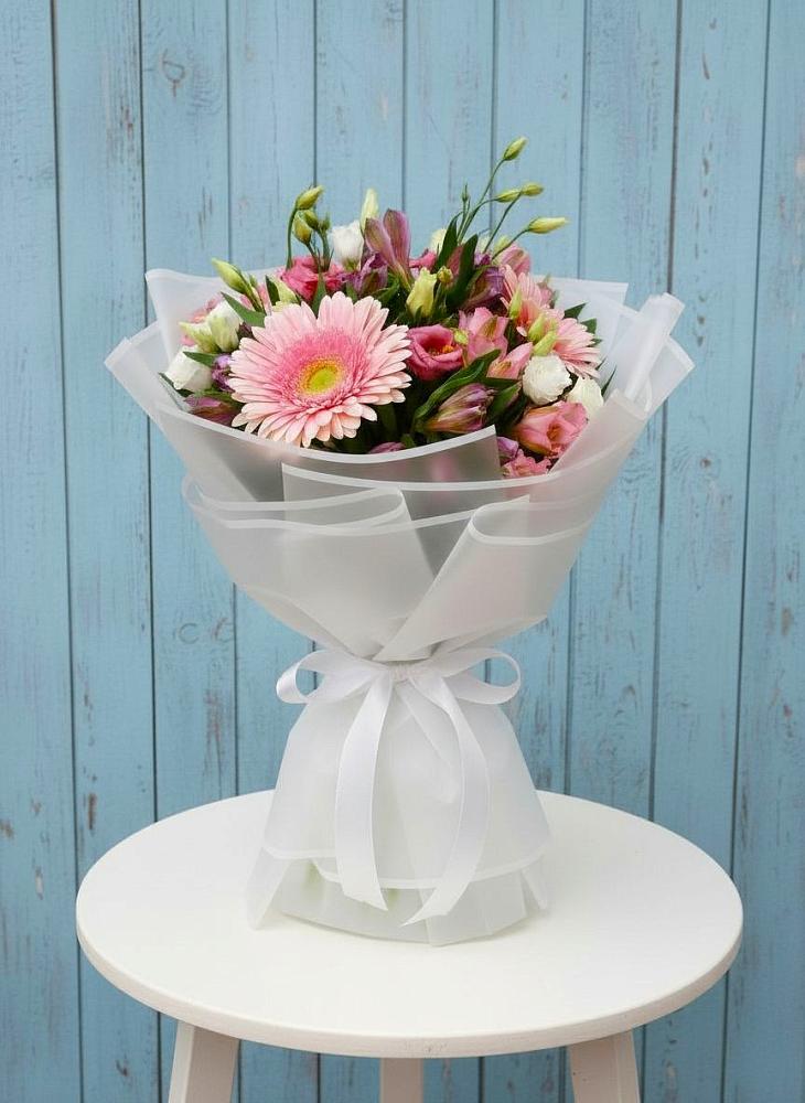 Букет цветов из: Герберы, Альстромерии и Лизиантусы в Курагино