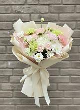 Букет цветов из:  Гвоздики, Розы, Лизиантусы и Хризантемы #REPLACE_PRED# Курагино