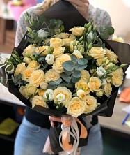 Букет птица счастья в Курагино Букет цветов из: Розы и Лизиантусы в Курагино