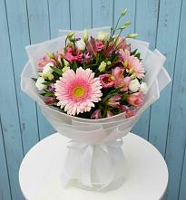 Букет цветов из:  Герберы, Альстромерии и Лизиантусы в Курагино