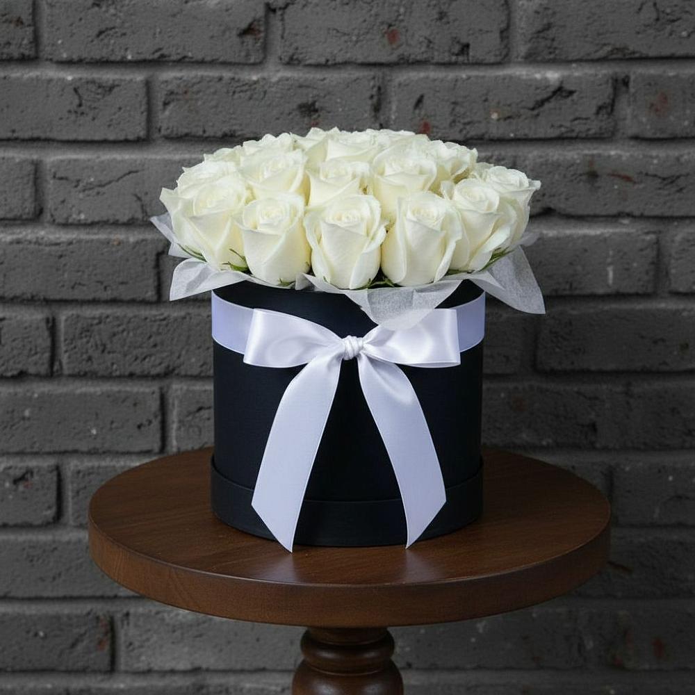 Цветочная композиция из Розы в шляпной коробке в Курагино