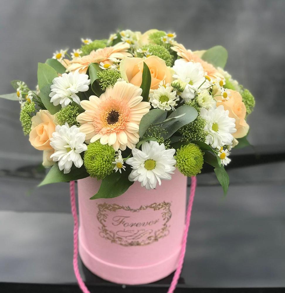 Цветочная композиция из Розы, Герберы и Хризантемы в шляпной коробке в Курагино