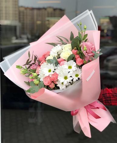 Букет цветов из: Розы, Лизиантусы и Хризантемы в Курагино