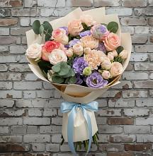 Букет цветов из:  Розы, Лизиантусы и Гвоздики в Курагино