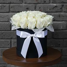 Цветочная композиция из Розы в шляпной коробке в Курагино